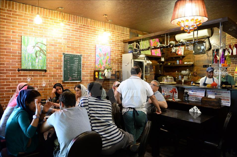 کافه ای با کارکنان سندروم داون و اوتیسم در تهران