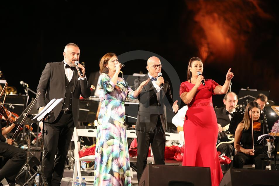 Kapadokya'da "Senfoni ile Müziğimiz" konseri