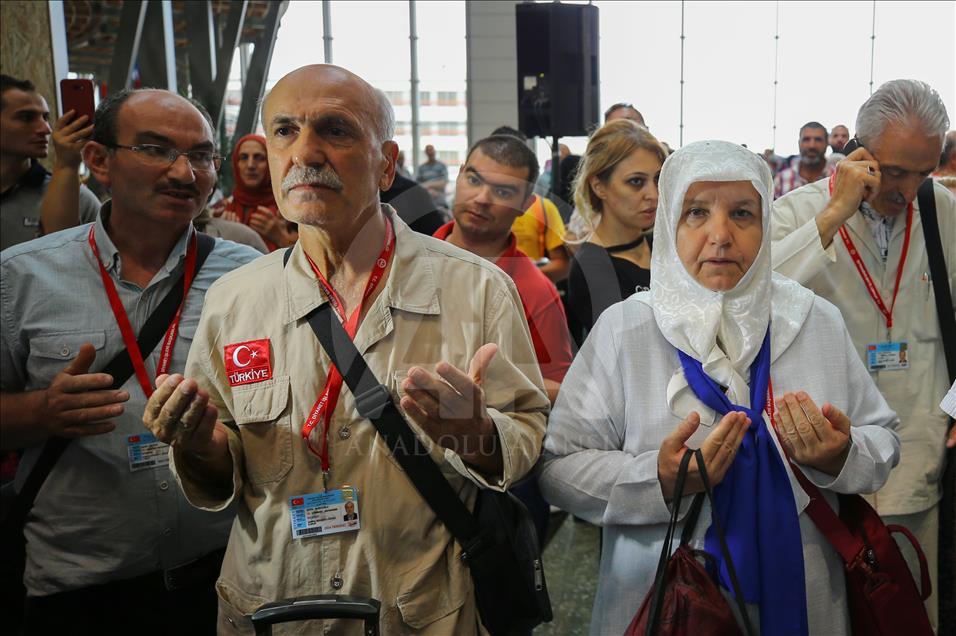 İstanbul'dan ilk hac kafilesi uğurlandı