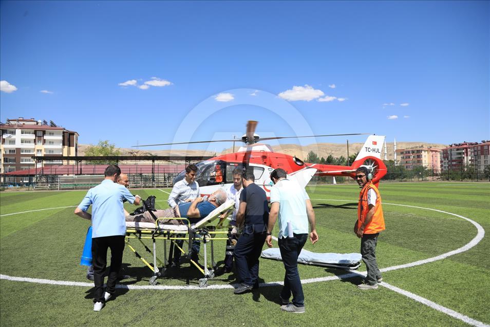 Helikopter ambulans kalp krizi geçiren hasta için havalandı