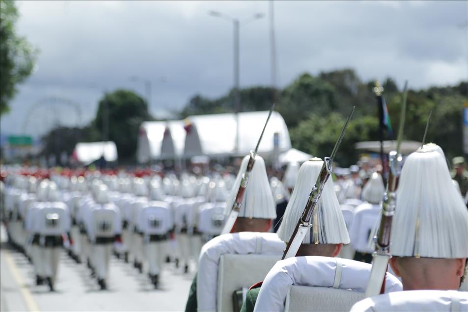Colombia celebra sus 208 años de independencia con un gran desfile militar