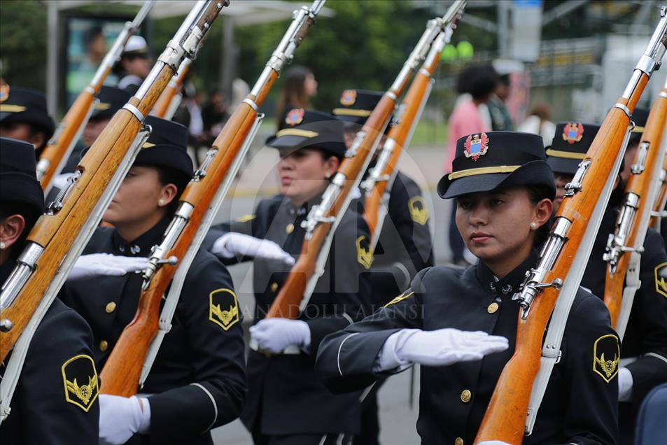 Colombia celebra sus 208 años de independencia con un gran desfile militar