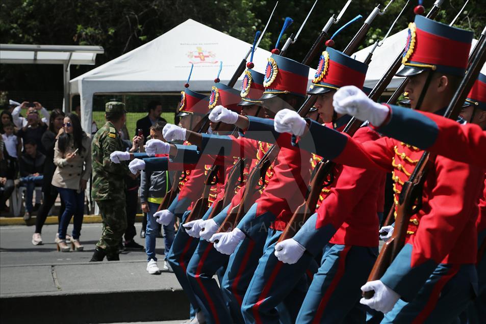 Colombia celebra sus 208 años de independencia con un gran desfile militar