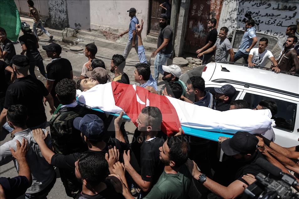 تشییع جنازه شهید فلسطینی با پرچم ترکیه

