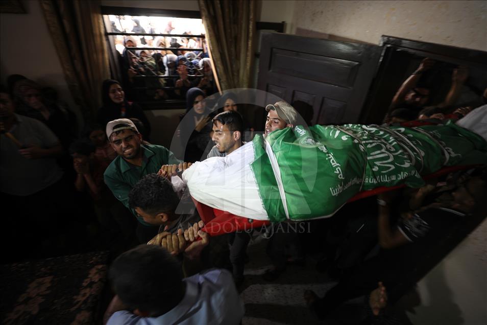 فلسطينيون يشيعون جثامين 4 شهداء سقطوا بأسلحة إسرائيلية
