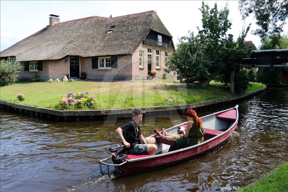 "جيثريوم" قرية هولندية تحاكي القصص الخيالية 
