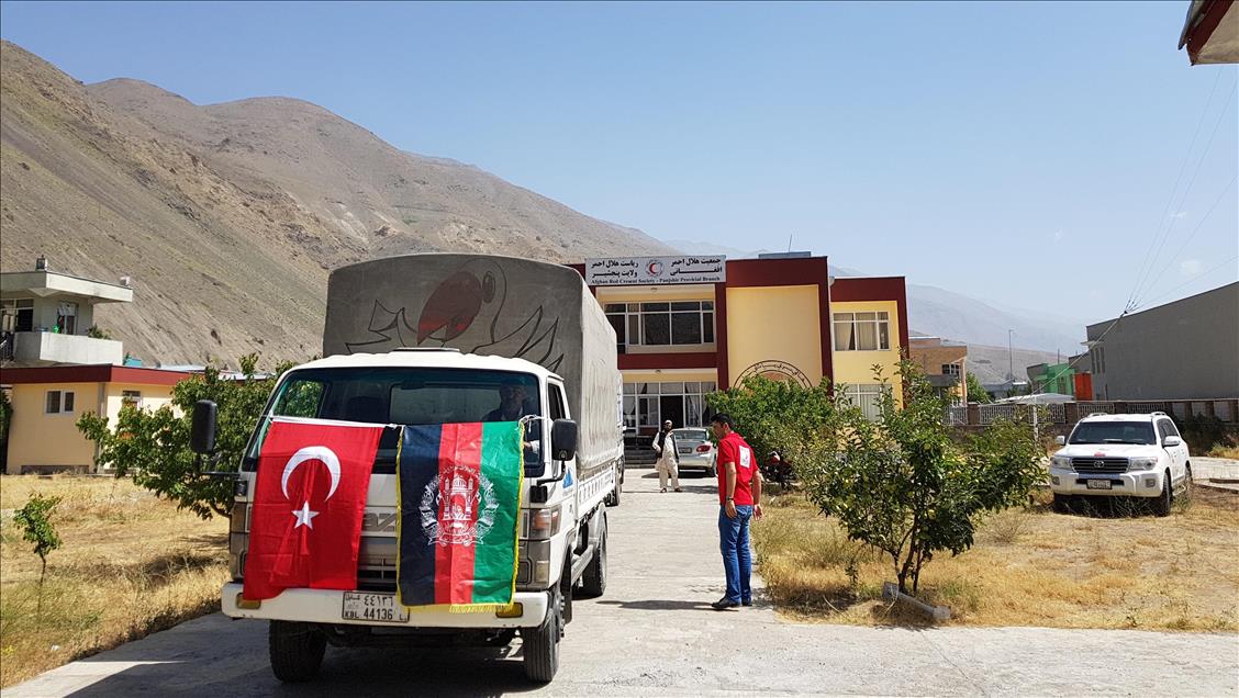 کمک هلال احمر ترکیه به سیل‌زدگان پنجشیر افغانستان