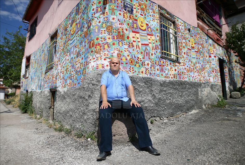 Turska: Tridesetogodišnjak sa invaliditetom kuću oslikao različitim motivima