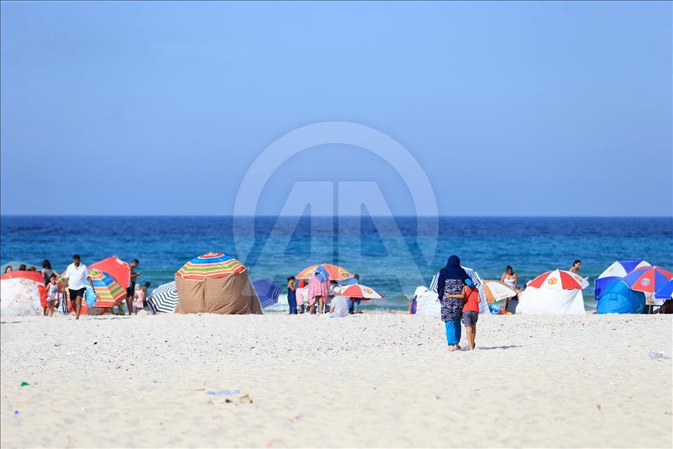 "حمام الأغزاز" في تونس.. وجهة الهاربين من حر الصيف وصخب المدينة

