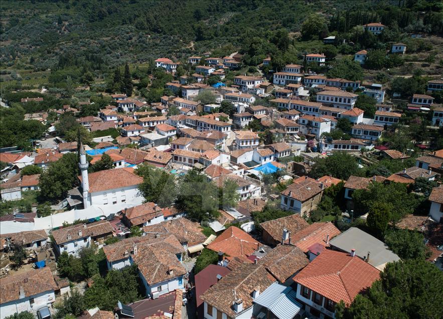 "Kıyamet köyü" şöhretinin zirvesine ulaştı