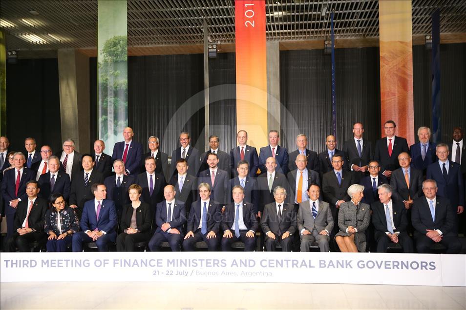 Bakan Albayrak G20 Aile Fotoğrafı çekimine katıldı 
