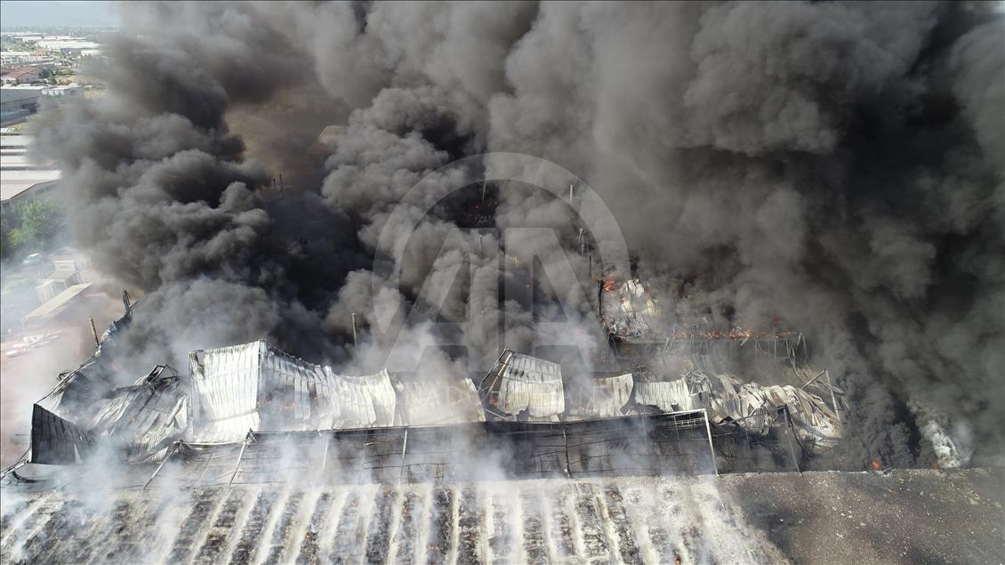 Antalya'da köpük fabrikasında yangın