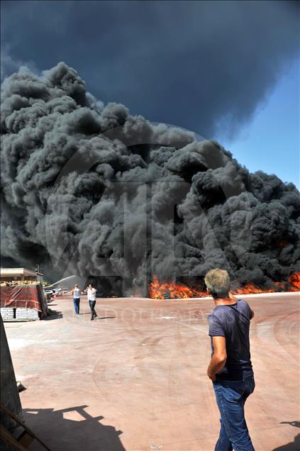 Antalya'da köpük fabrikasında yangın