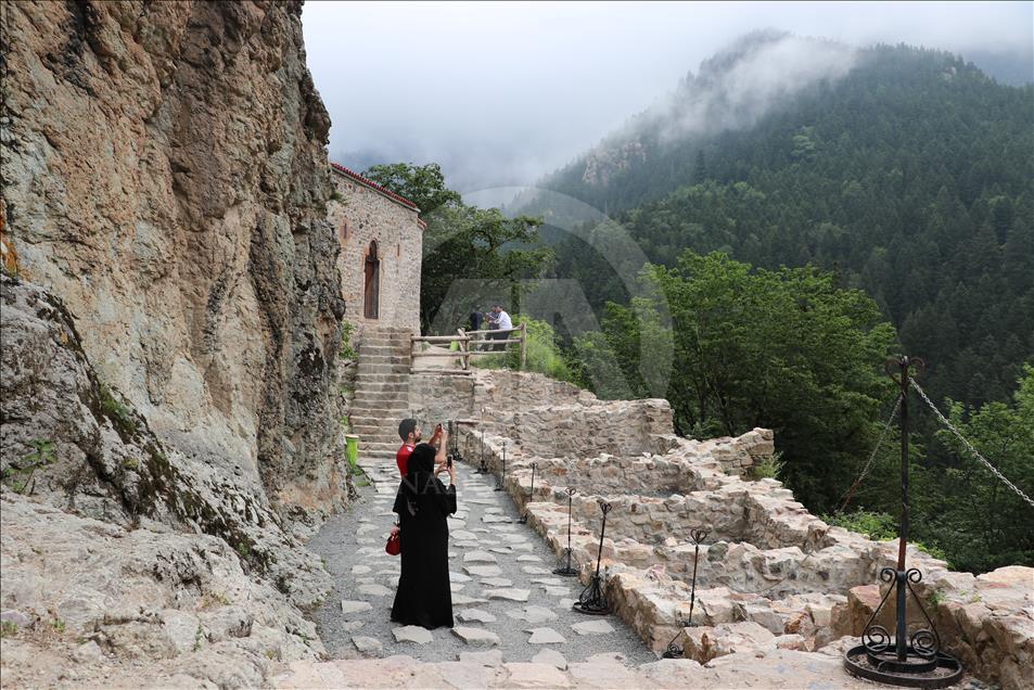 Sümela'nın "Aya Varvara"sına turist ilgisi