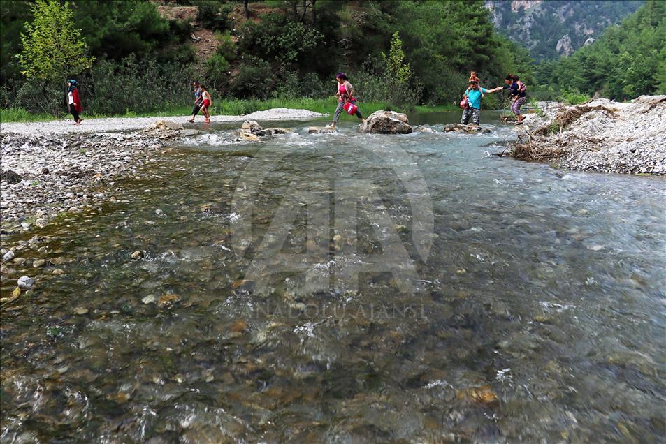 Sabun Çayı Şelalesi serinliğin adresi oldu