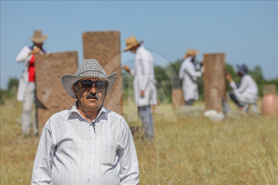 Selçuklu Meydan Mezarlığı tarihe ışık tutuyor