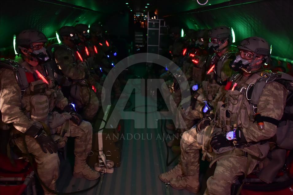 Turkish special forces hold airborne drill