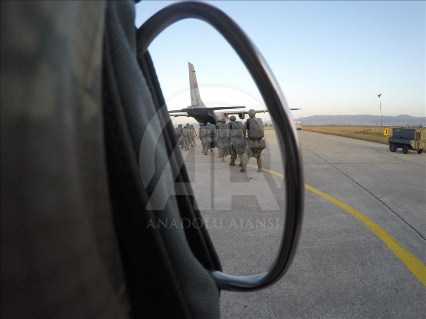Bordo berelilerin paraşüt eğitiminden özel görüntüler
