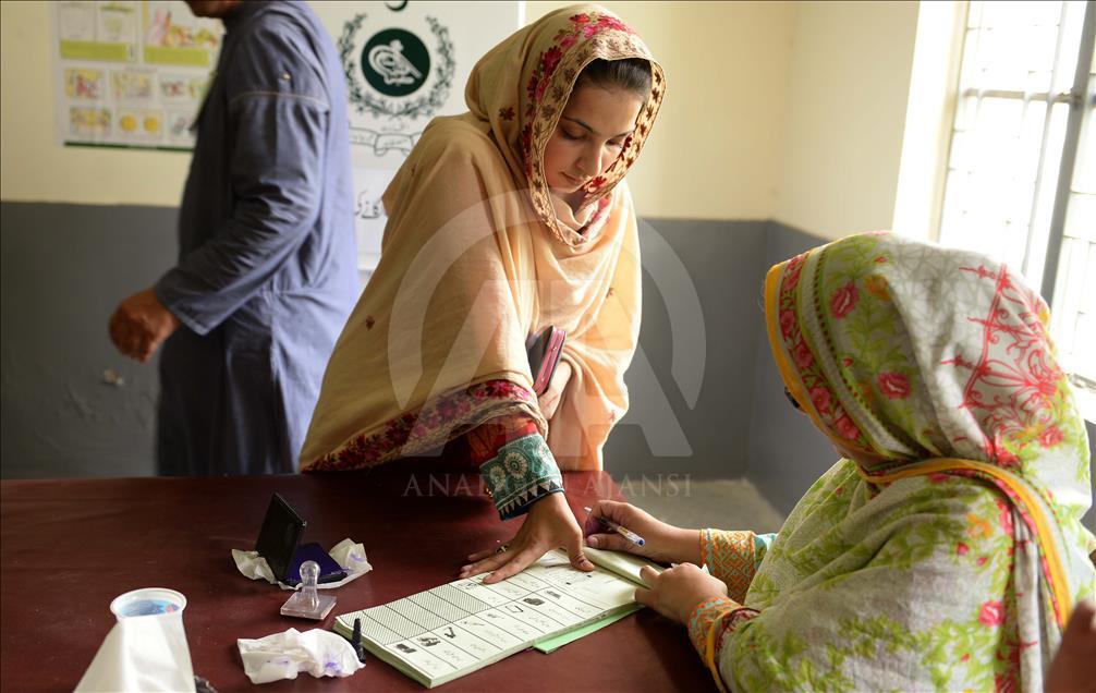 Polls open across Pakistan for general elections