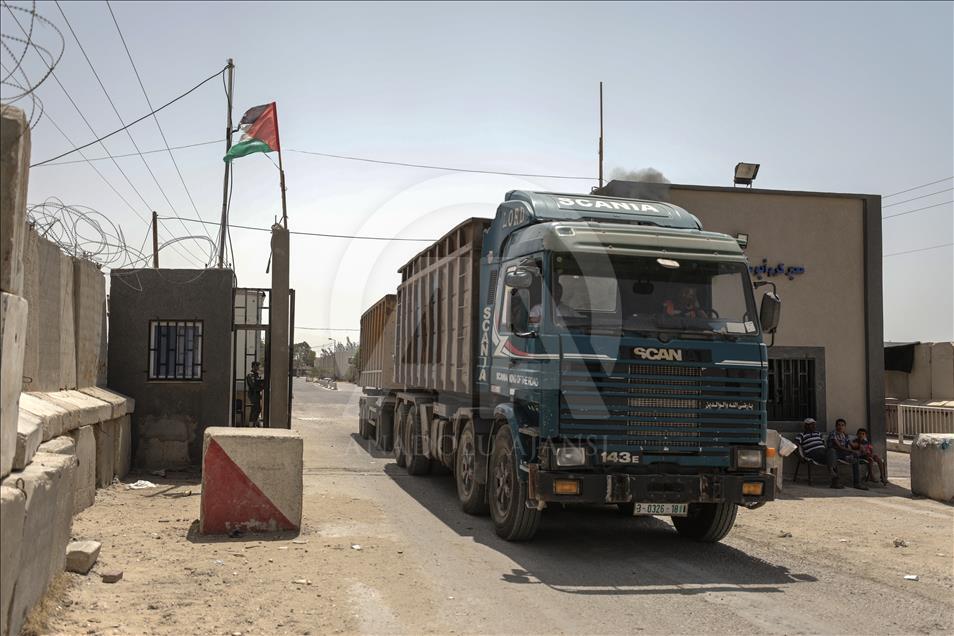 Israel buka sebagian pintu perbatasan Karim Abu Salim, di Gaza