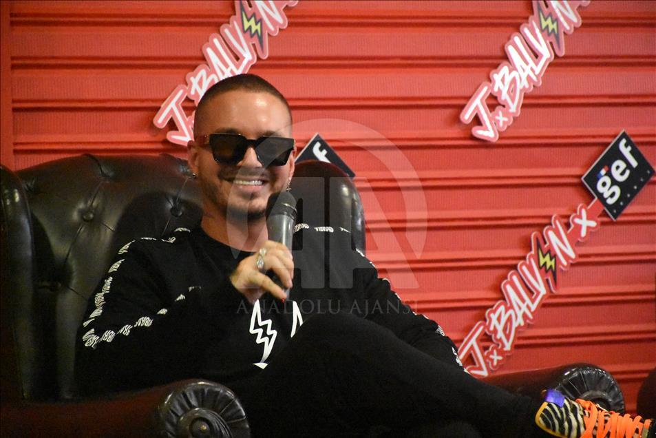 Cantante colombiano J Balvin debuta como diseñador