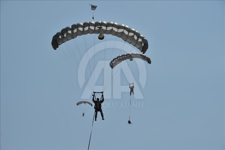 Turkish special forces hold airborne drill
