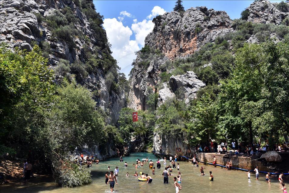 "الجنة المخفية" بمرسين التركية.. باردة صيفا
