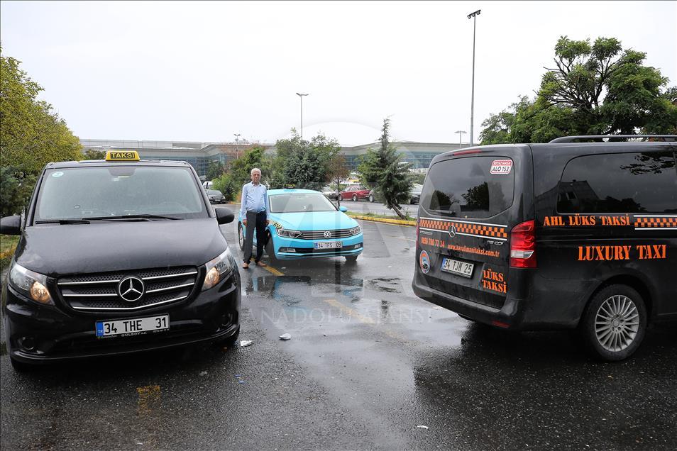 Havalimanı yolcuları renkli taksileri sevdi