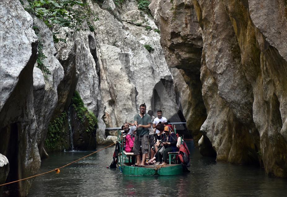 "الجنة المخفية" بمرسين التركية.. باردة صيفا
