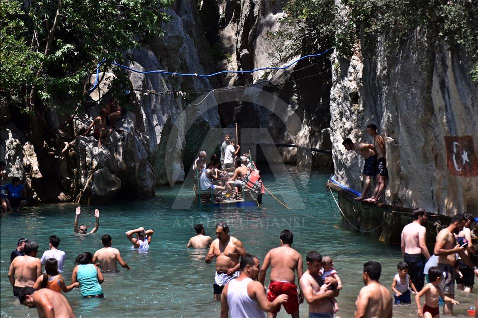 "الجنة المخفية" بمرسين التركية.. باردة صيفا
