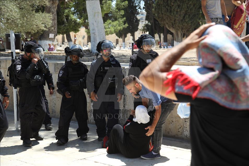 İsrail polisi Mescid-i Aksa’yı kapattı 
