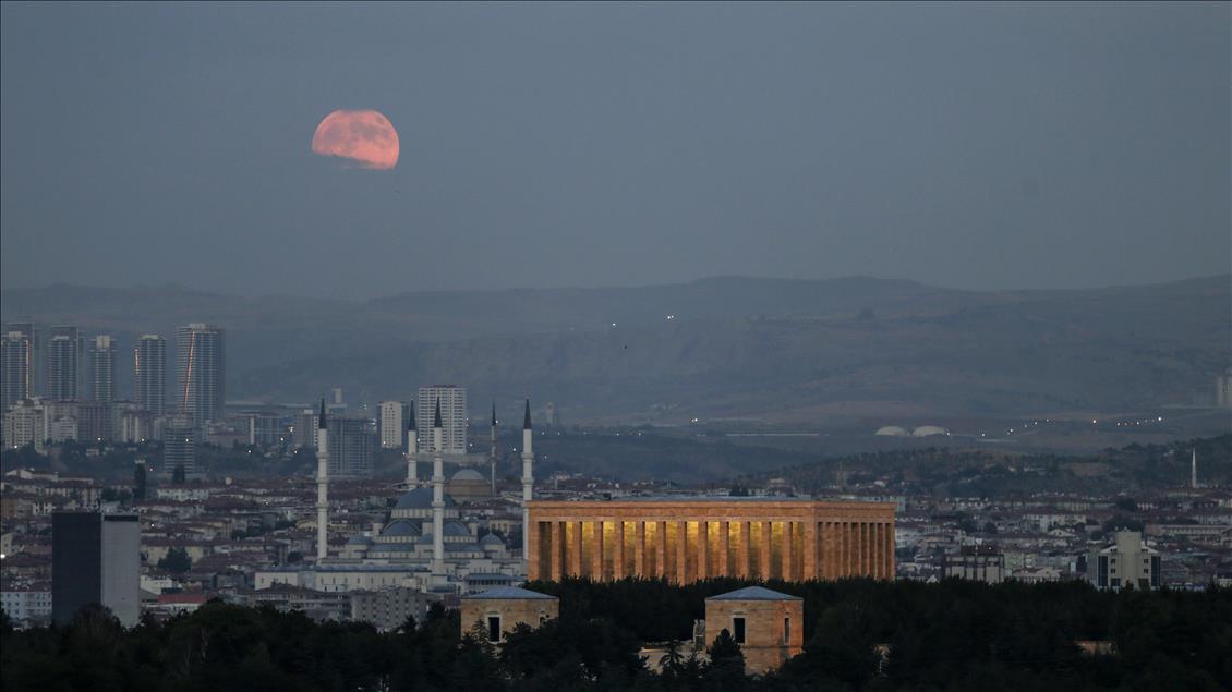 21. yüzyılın en uzun "kanlı ay" tutulması