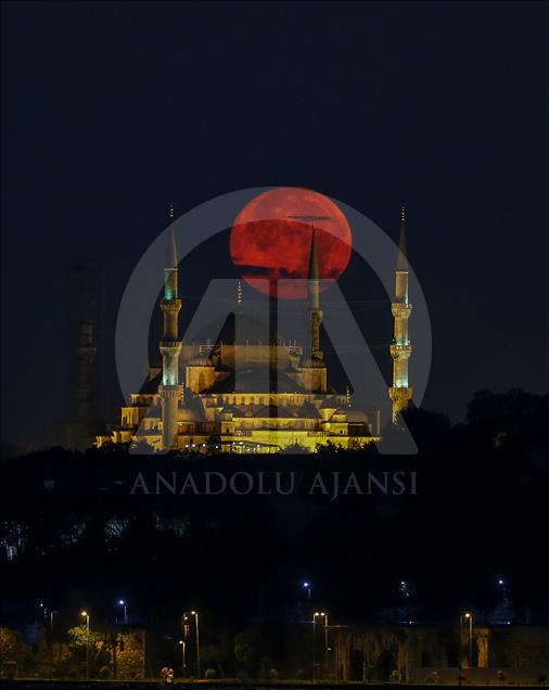 Fullmoon over Istanbul