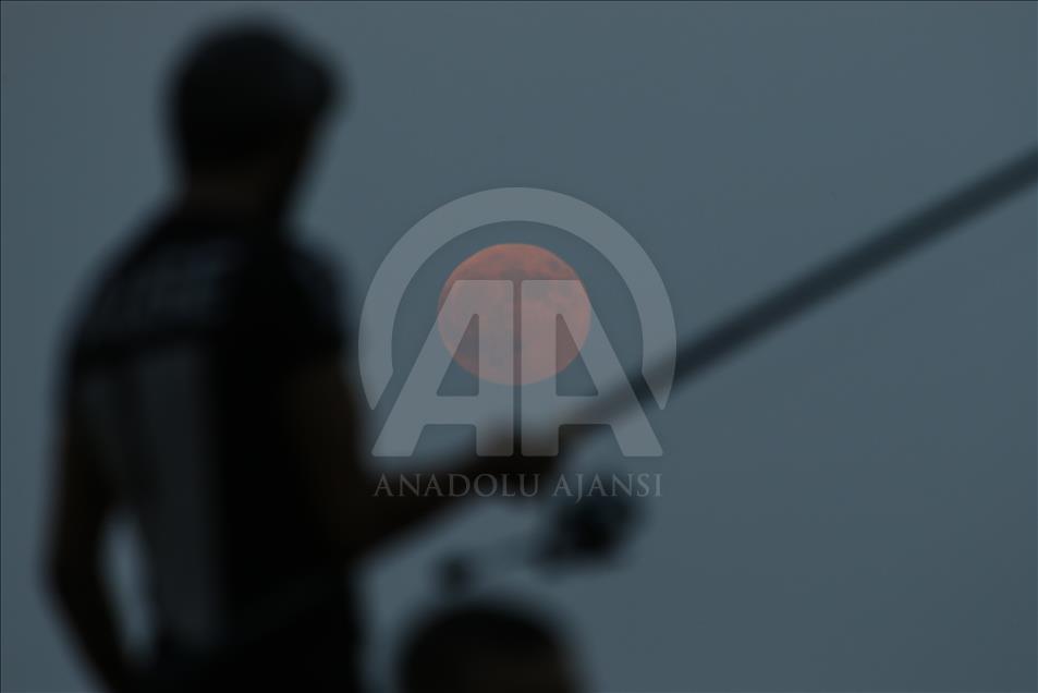 Antalya'da dolunay