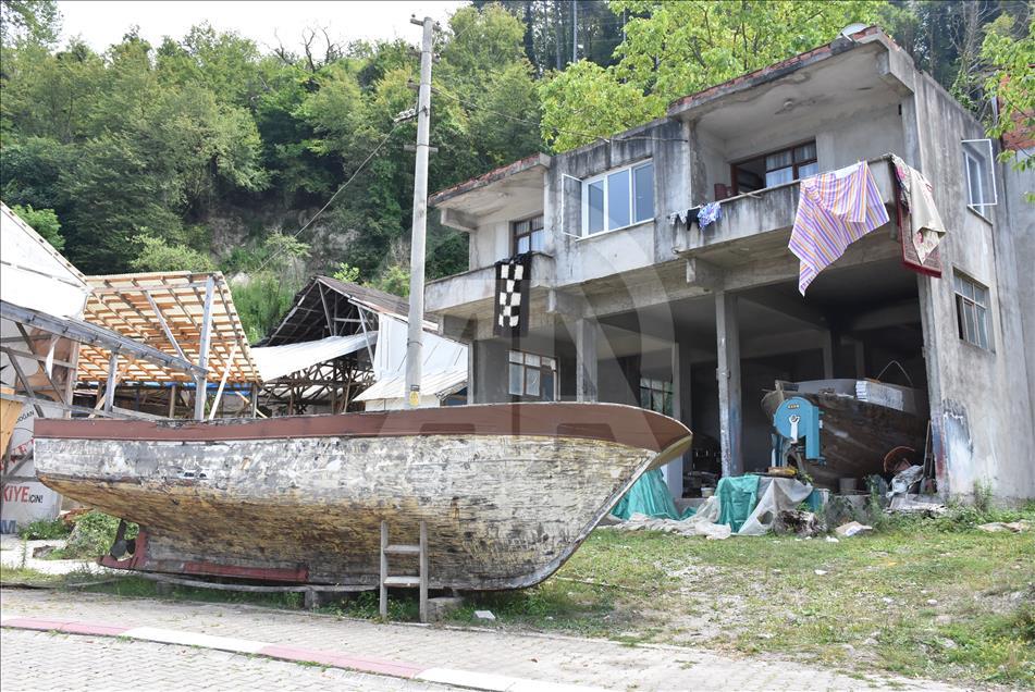 Bodrum katında üretip denizle buluşturuyorlar