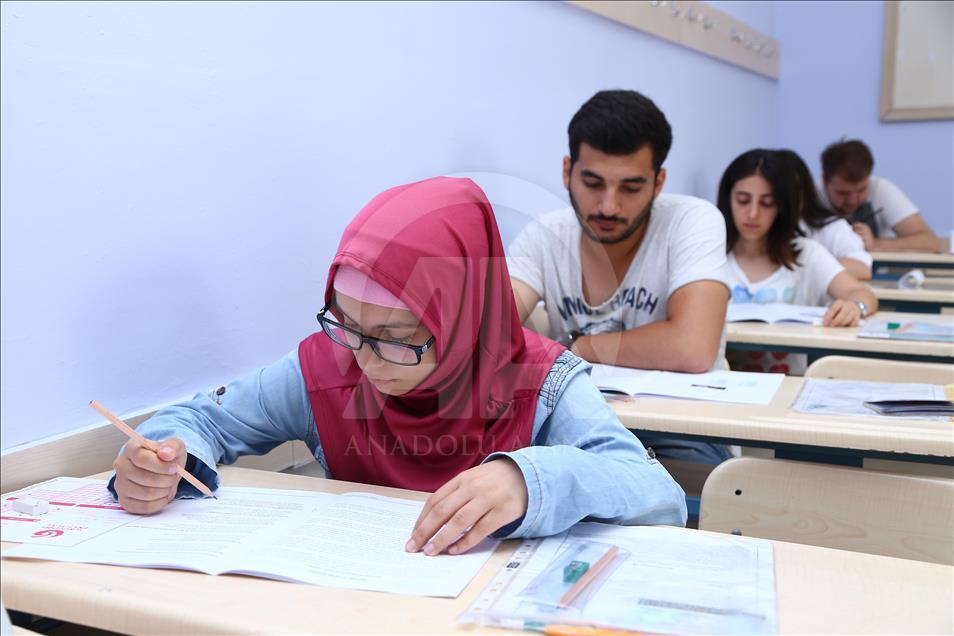 Азербайджанцы сдали экзамен на знание турецкого языка 