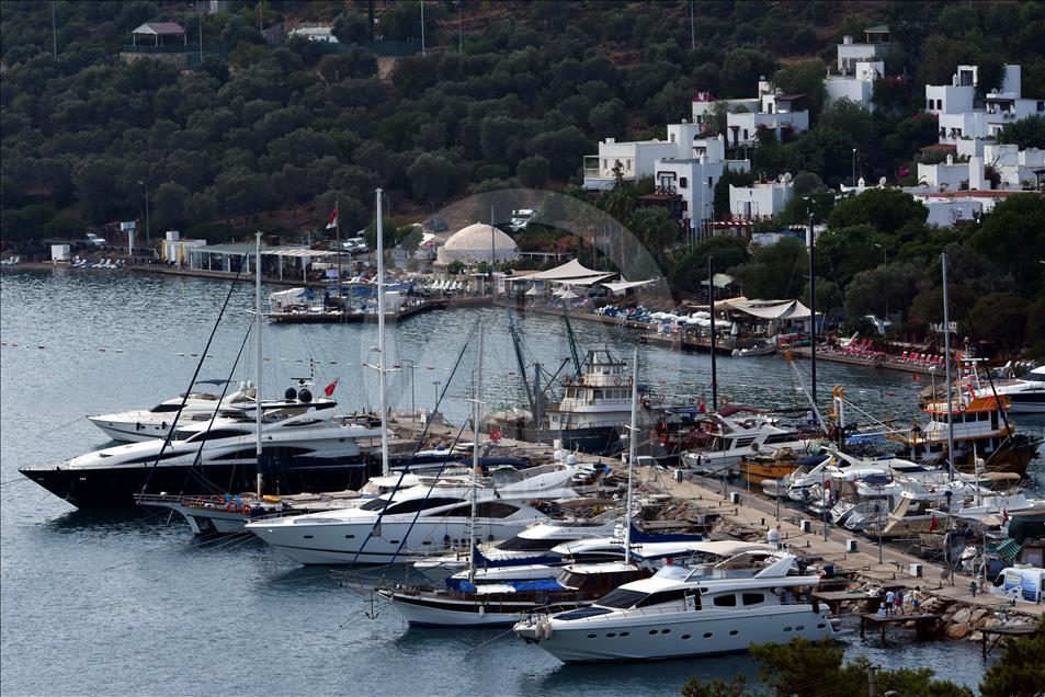 Muğla'da "mega yat" yoğunluğu