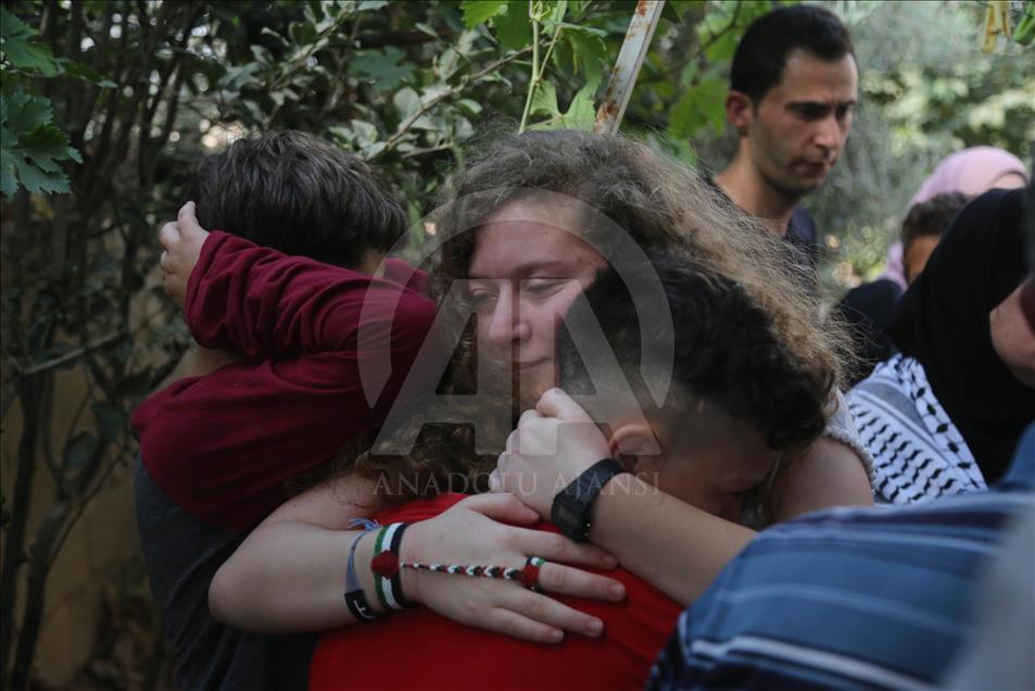 Jailed Palestinian teenager Ahed Tamimi, her mother released after 7 months in prison