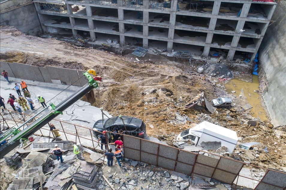 Ümraniye'de inşaatın istinat duvarı çöktü