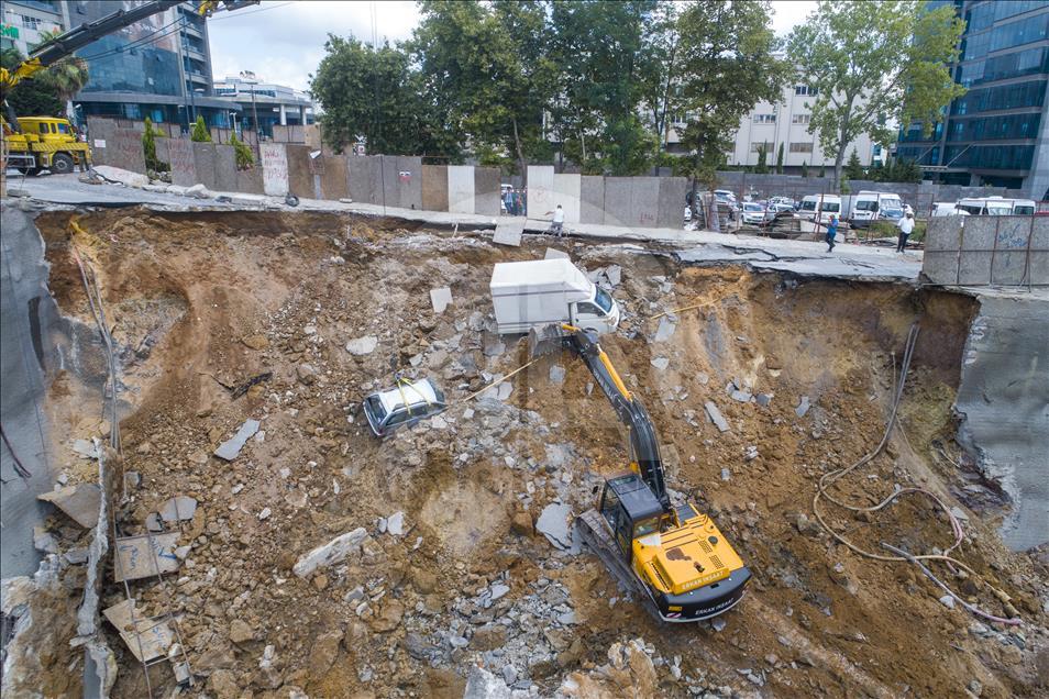 Ümraniye'de inşaatın istinat duvarı çöktü