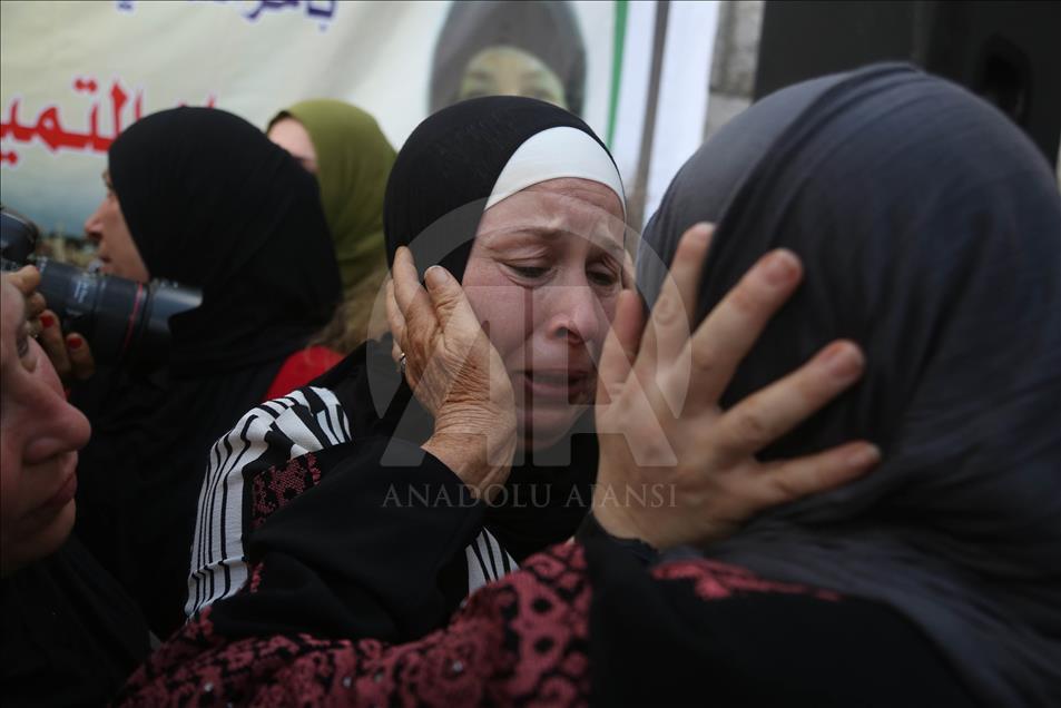 Remaja Palestina Ahed al-Tamimi di bebaskan dari penjara Israel