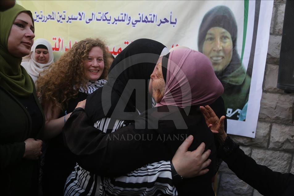 Remaja Palestina Ahed al-Tamimi di bebaskan dari penjara Israel