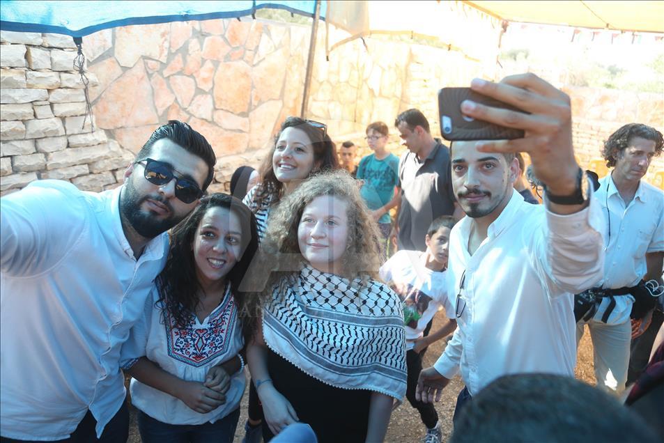 Remaja Palestina Ahed al-Tamimi di bebaskan dari penjara Israel