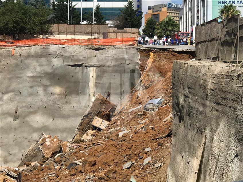 Ümraniye'de inşaatın istinat duvarı çöktü