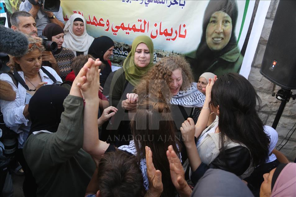 Remaja Palestina Ahed al-Tamimi di bebaskan dari penjara Israel