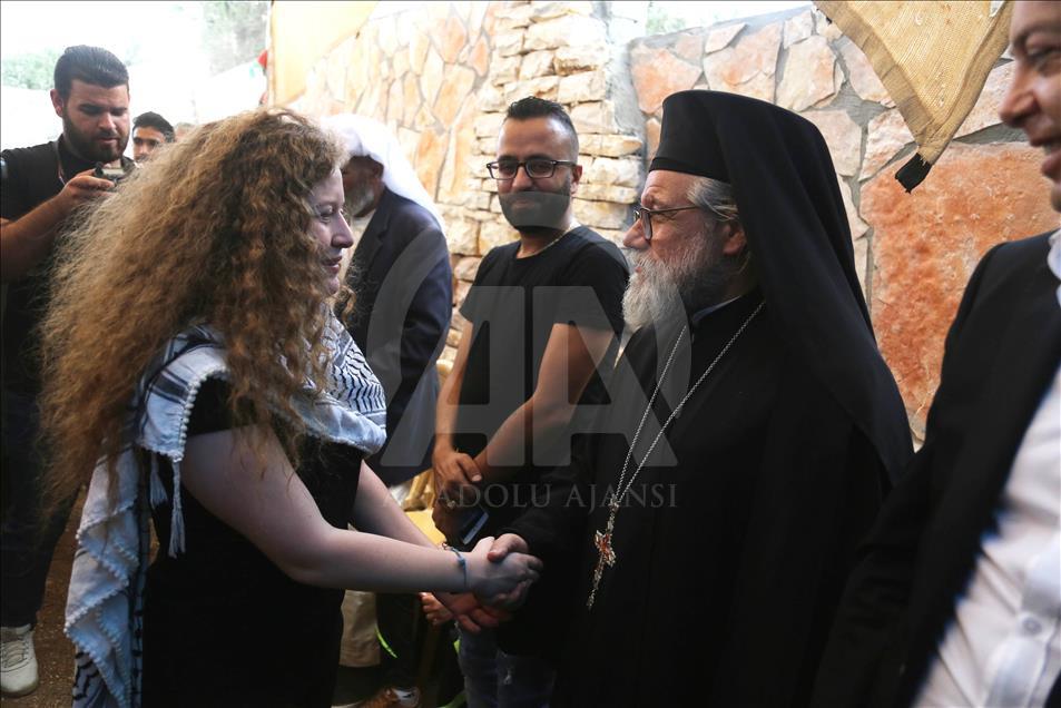 Remaja Palestina Ahed al-Tamimi di bebaskan dari penjara Israel