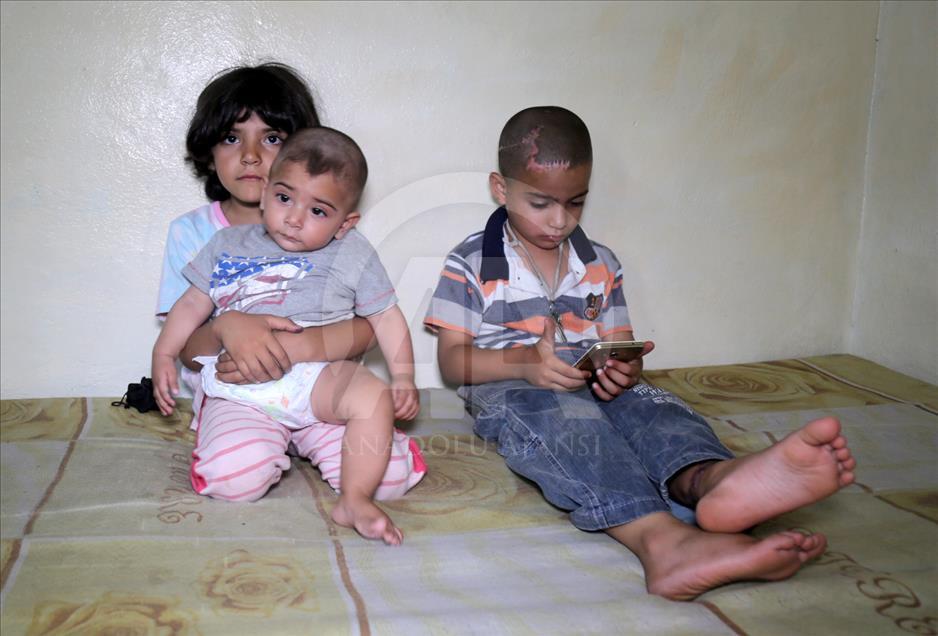 بلال.. شاب سوري يحلم بمداواة جراح أطفاله وزوجته 
