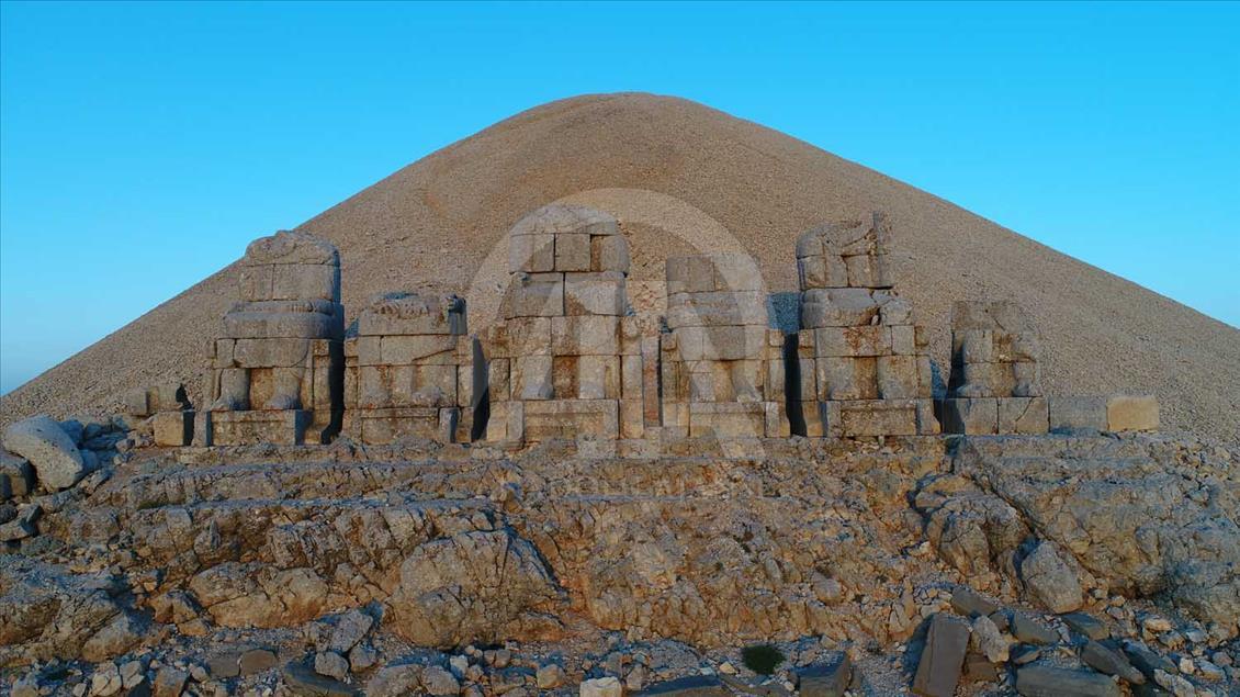 El amanecer en el monte Nemrut