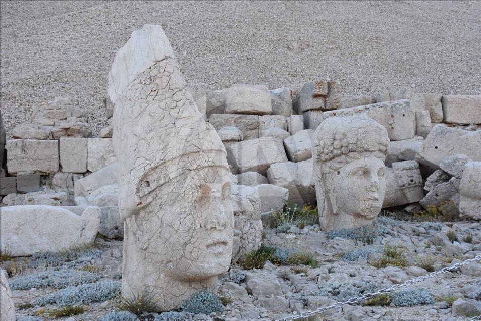 El amanecer en el monte Nemrut