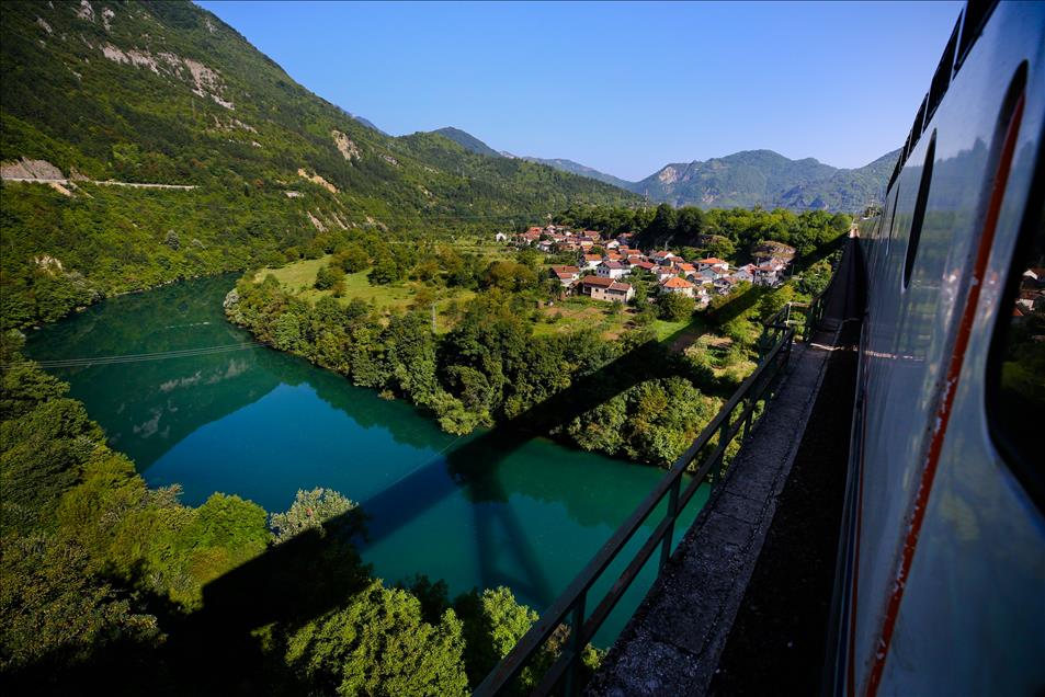 Línea ferroviaria en Bosnia es una de las más bellas del mundo